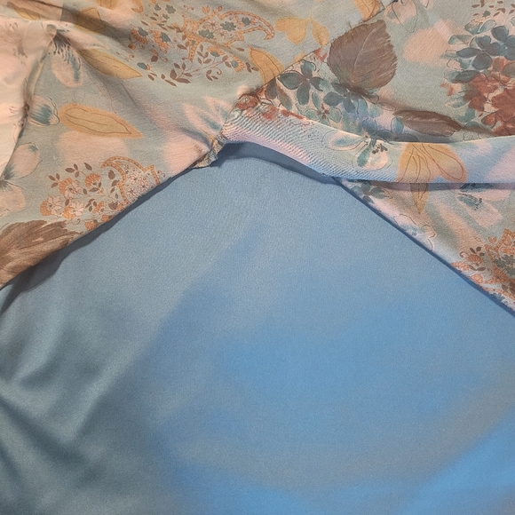 Cato blue, gray, brown skirt.  Lining on inside. Pull on. Floral & le… - Picture 2 of 9